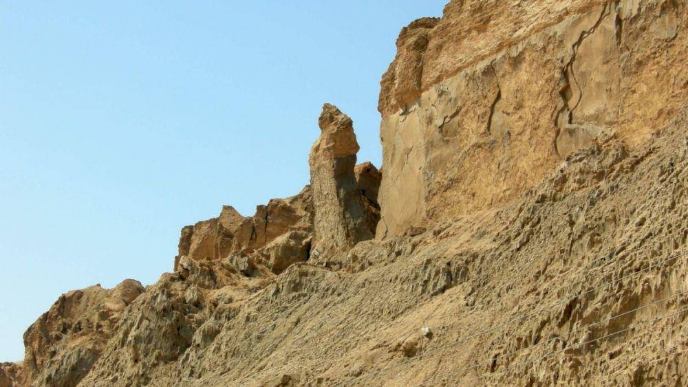 Bukit Sodom yang menjadi saksi azab Allah bagi Kaum Sodom (islamicity.org)