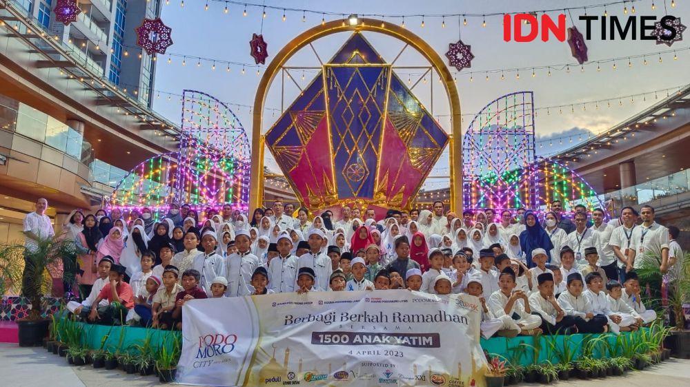 Podomoro City Deli mengajak 100 anak Panti Asuhan menikmati keseruan ngabuburit menunggu jam buka bersama di Delipark Mall Medan. (IDN Times/Arifin Al Alamudi)