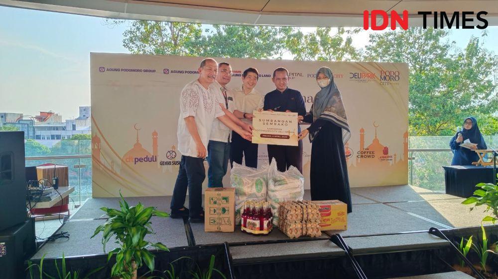 Podomoro City Deli mengajak 100 anak Panti Asuhan menikmati keseruan ngabuburit menunggu jam buka bersama di Delipark Mall Medan. (IDN Times/Arifin Al Alamudi)