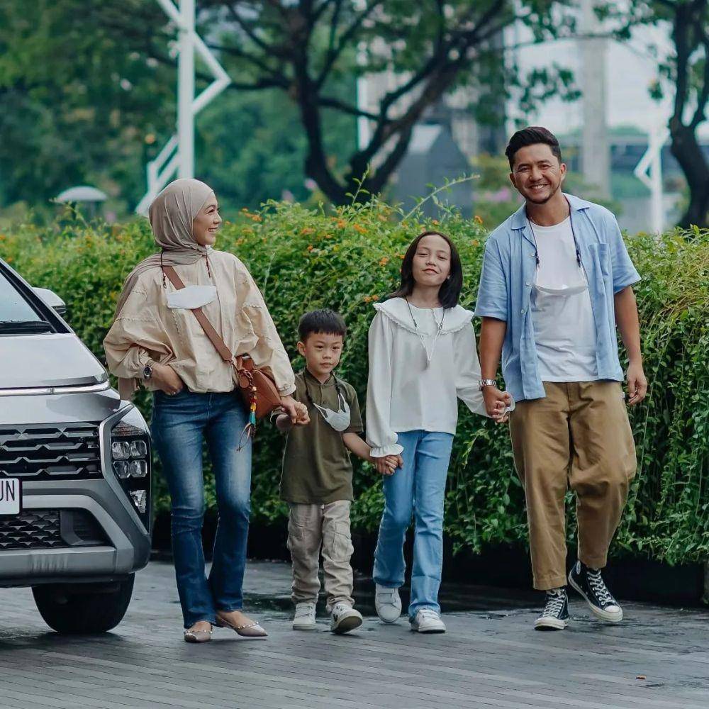 potret keluarga Ananda Omesh (Faraway Studios via instagram.com/dianayulestari)