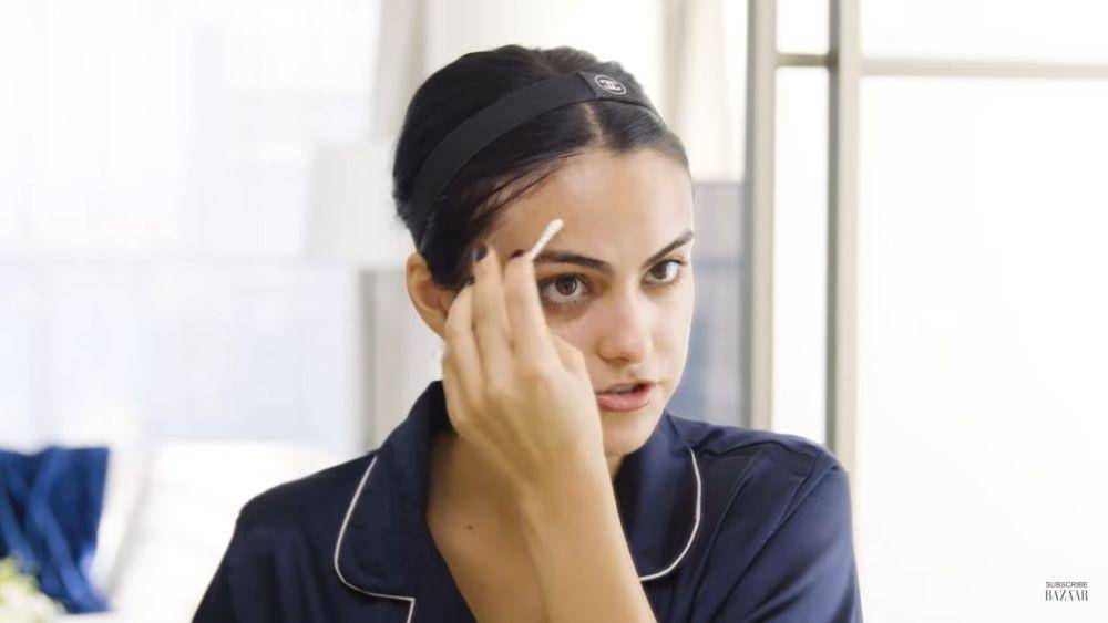Cuplikan Camila Mendes' Nighttime Skincare Routine (youtube.com/Harper's BAZAAR)