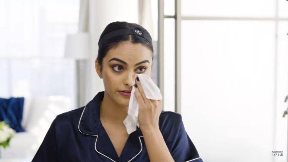 Cuplikan Camila Mendes' Nighttime Skincare Routine (youtube.com/Harper's BAZAAR)