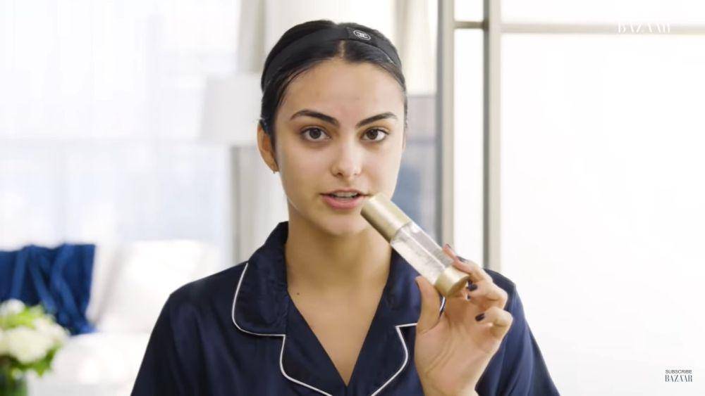 Cuplikan Camila Mendes' Nighttime Skincare Routine (youtube.com/Harper's BAZAAR)