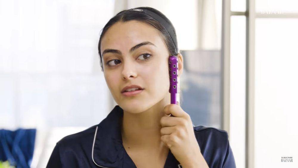 Cuplikan Camila Mendes' Nighttime Skincare Routine (youtube.com/Harper's BAZAAR)