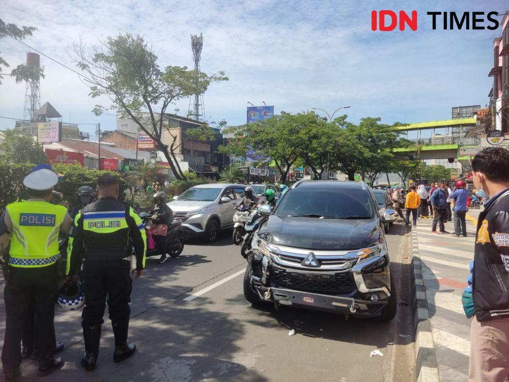 Aksi Pengemudi Pajero Tabrak Mobil di Depok Buat Macet Jalan Margonda