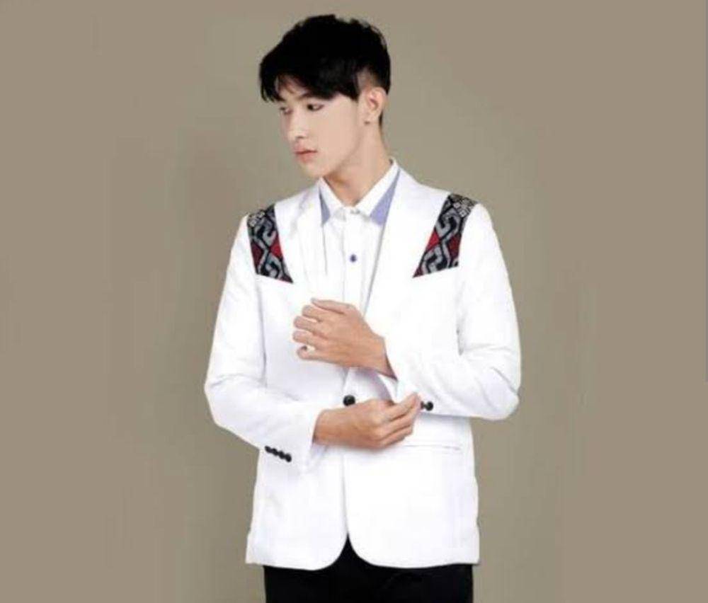 BLAZER PRIA BATIK PUTIH - Jas Cowok Pesta Nikah Resepsi Formal Elegan (bukalapak.com/naomi)
