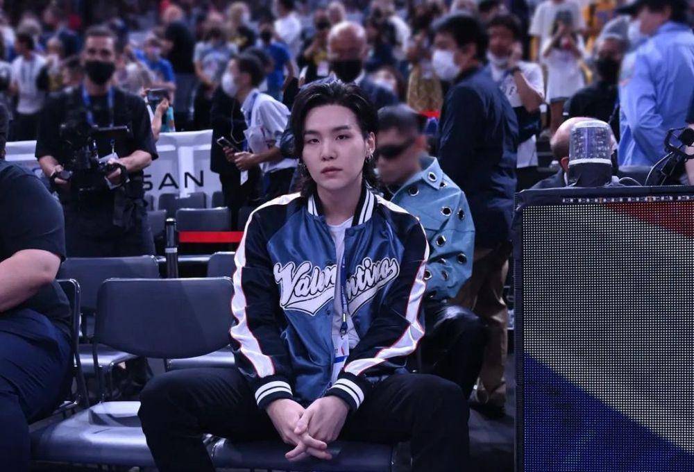 Suga BTS saat nonton pertandingan NBA (Instagram.com/agustd)