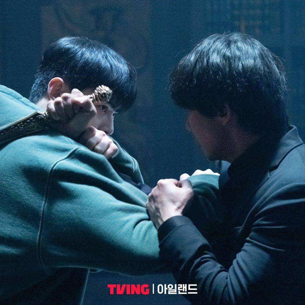Kim Nam Gil dan Cha Eun Woo di Island (instagram.com/tving.official)