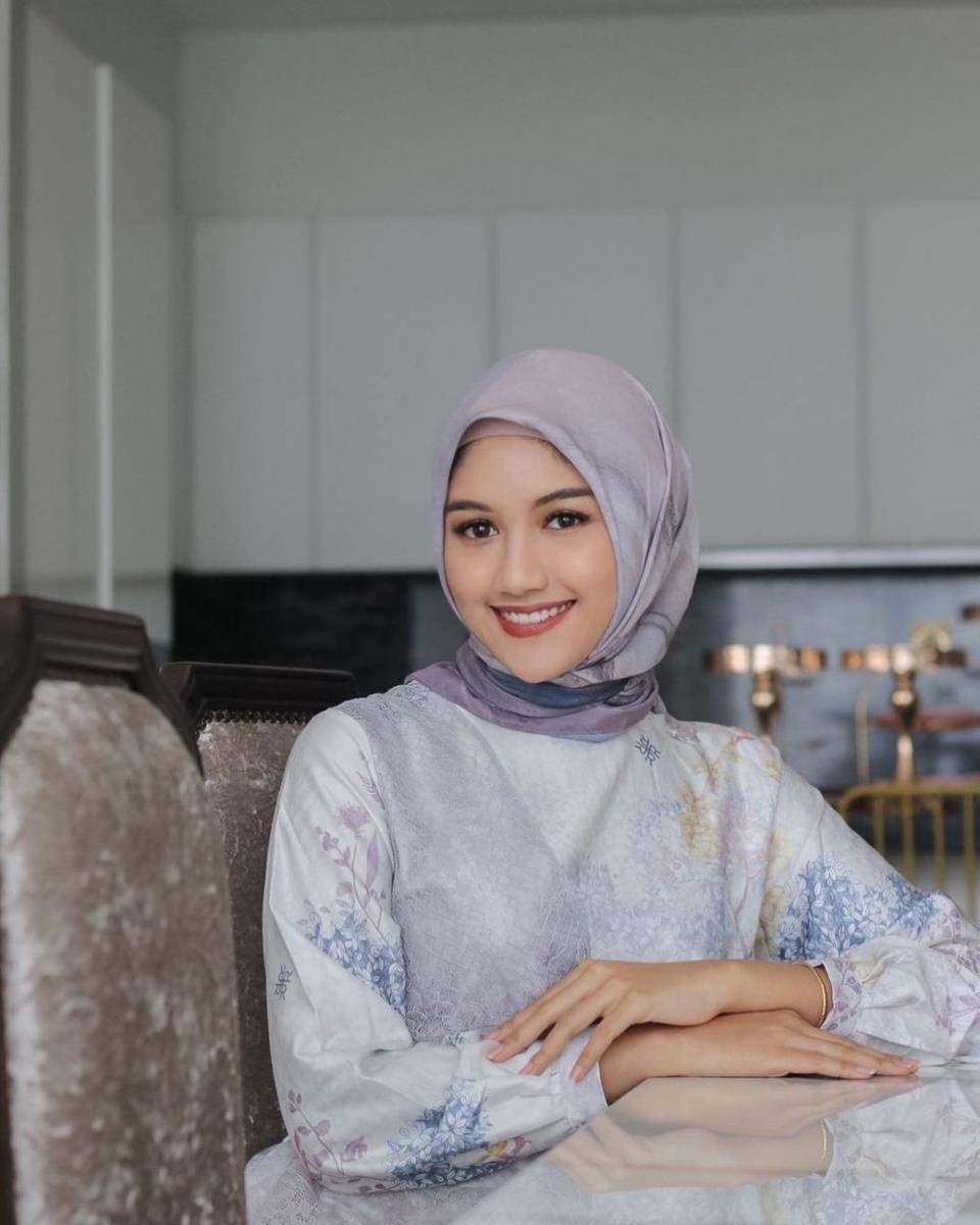 potret Erina Gudono berhijab (instagram.com/kaesangp)