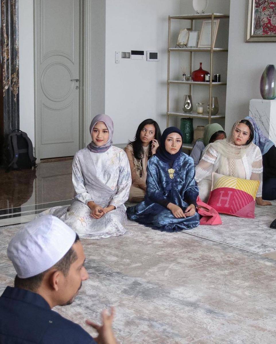 potret Erina Gudono berhijab (instagram.com/erinagudono)