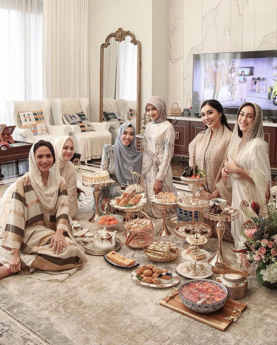 potret Erina Gudono berhijab (instagram.com/erinagudono)
