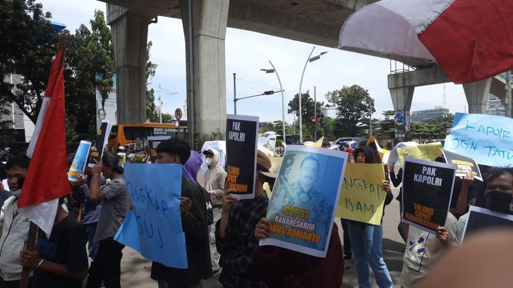 Massa PPK Demo Tuntut Kapolri Usut Tuntas Kasus Tambang Ismail Bolong