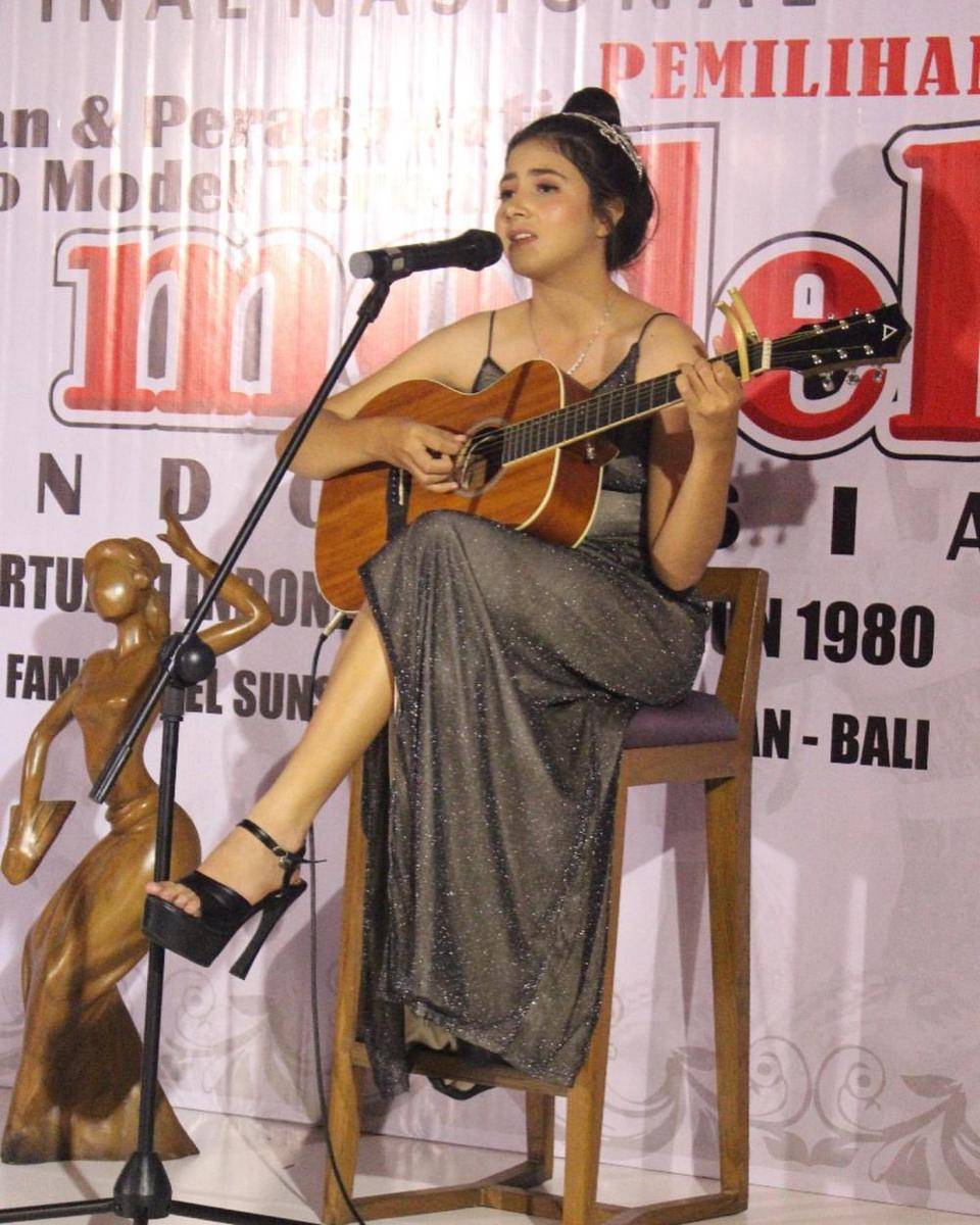 potret Bulan Sutena (instagram.com/bulansutena)