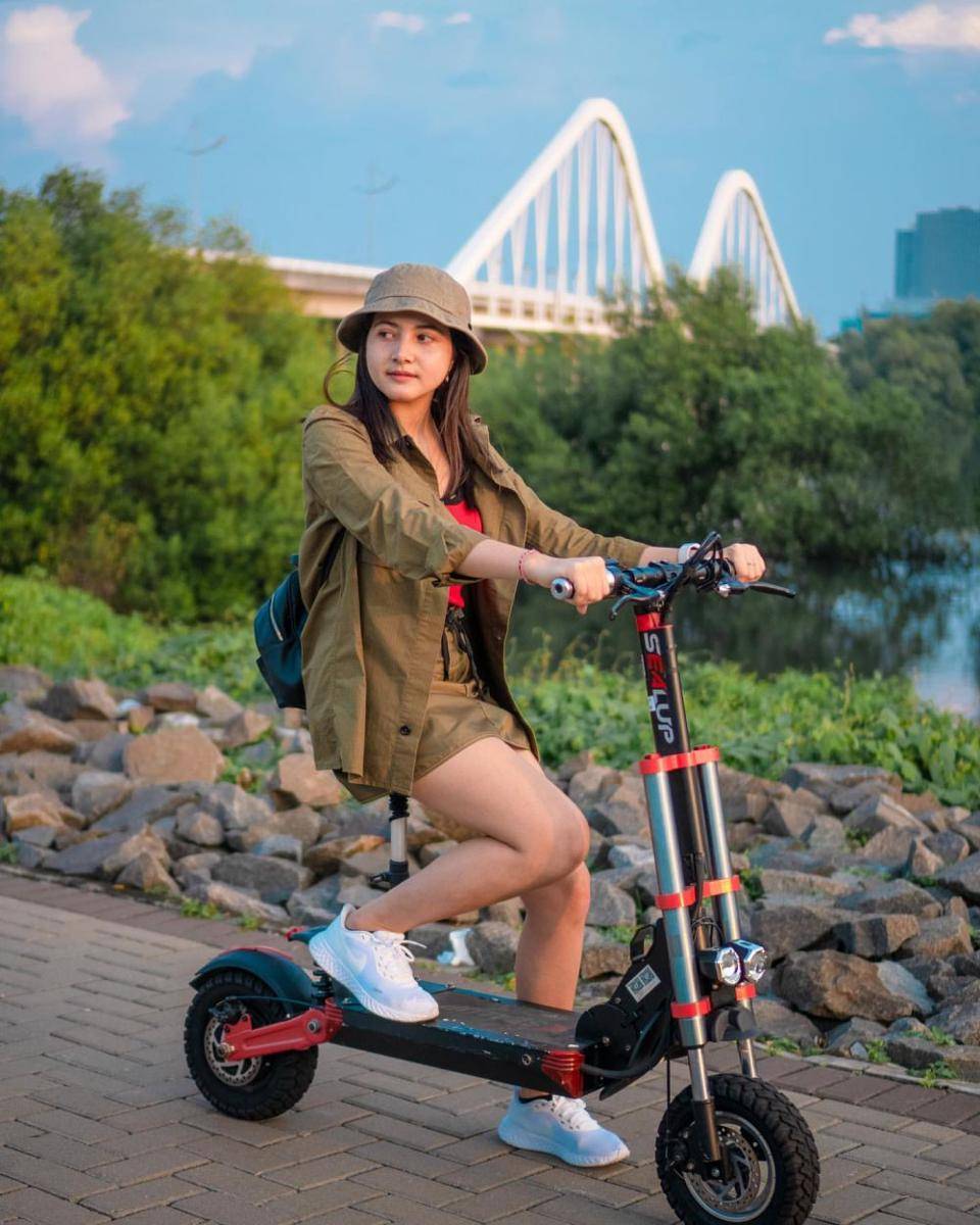 potret Bulan Sutena (instagram.com/bulansutena)