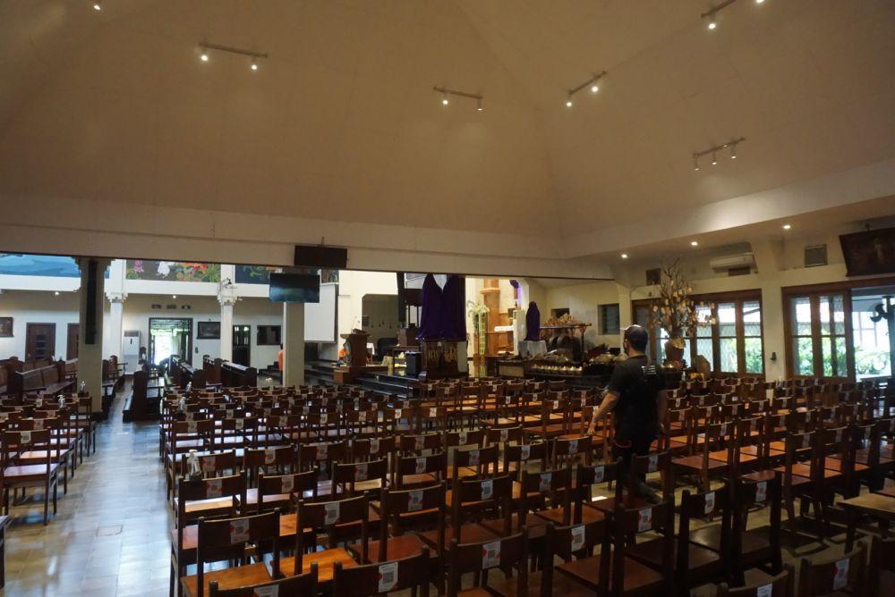 Ilustrasi. Suasana Gereja Katolik Santo Antonius Padua Kotabaru. (IDN Times/Herlambang Jati Kusumo).