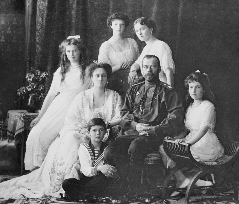 gambar Alexandra Feodorovna dan keluarganya (romanovempire.org)