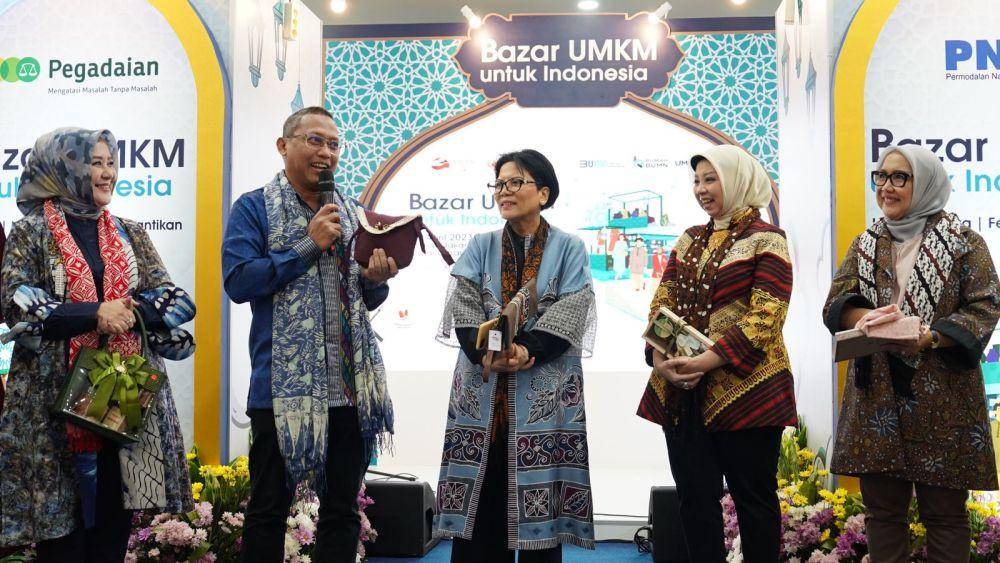Direktur Utama PT Pegadaian Damar Latri Setiawan saat menghadiri Bazar UMKM untuk Indonesia di Sarinah, Kamis (6/4/2023). (Dok. Pegadaian)