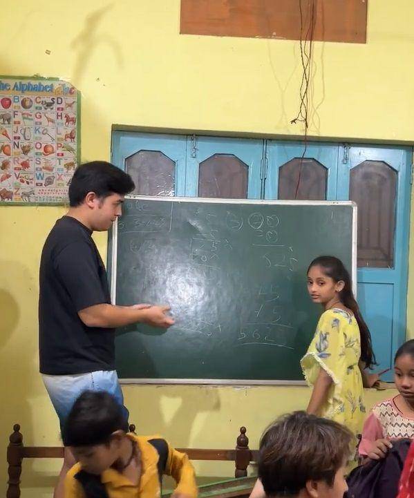Jerome Polin jadi guru di India (instagram.com/jeromepolin)