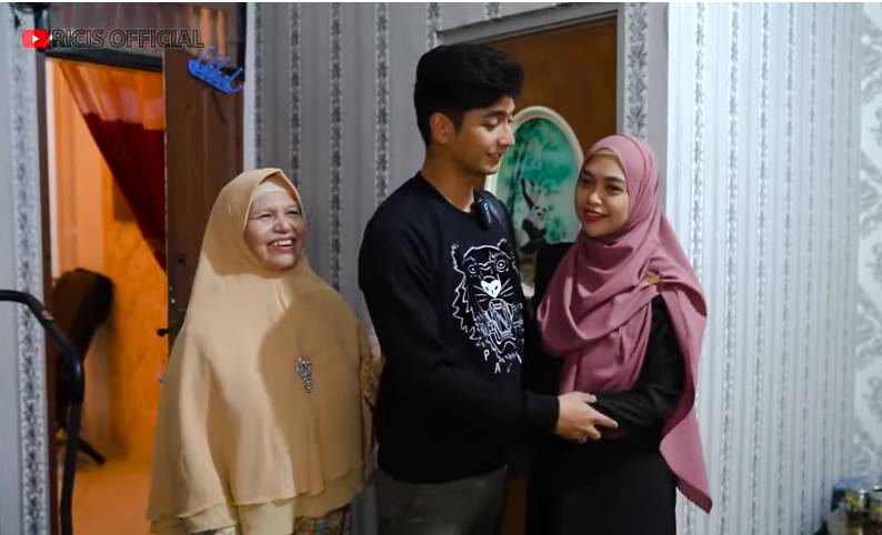 Ria ricis dan mertua (Youtube.com/Ricis Official)