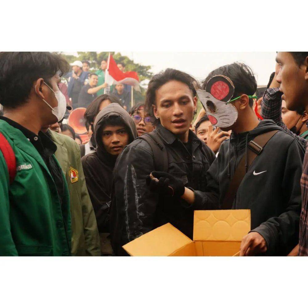 potret Jefri Nichol ikut demonstrasi tolak UU Cipta Kerja (instagram.com/auliaraflii)