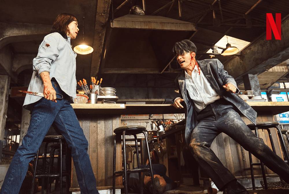 Jeon Do Yeon akan membunuh temannya yang berkhianat di Kill Boksoon (instagram.com/netflixkr)