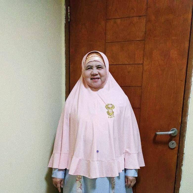 Mamah Dedeh (instagram.com/ mamahdedeh_officialaccount)