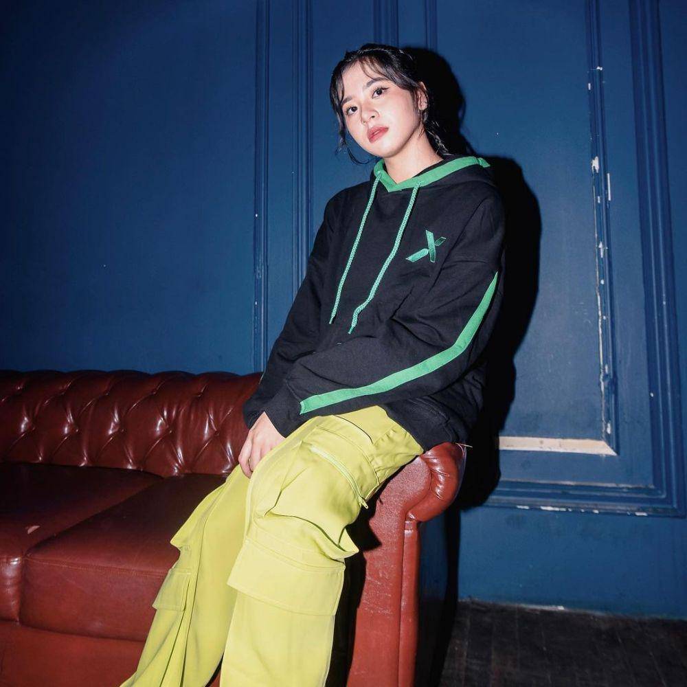 8 Inspirasi OOTD Boyish Look Ala Zee JKT48, Tetap Modis (instagram.com/jkt48.zee)