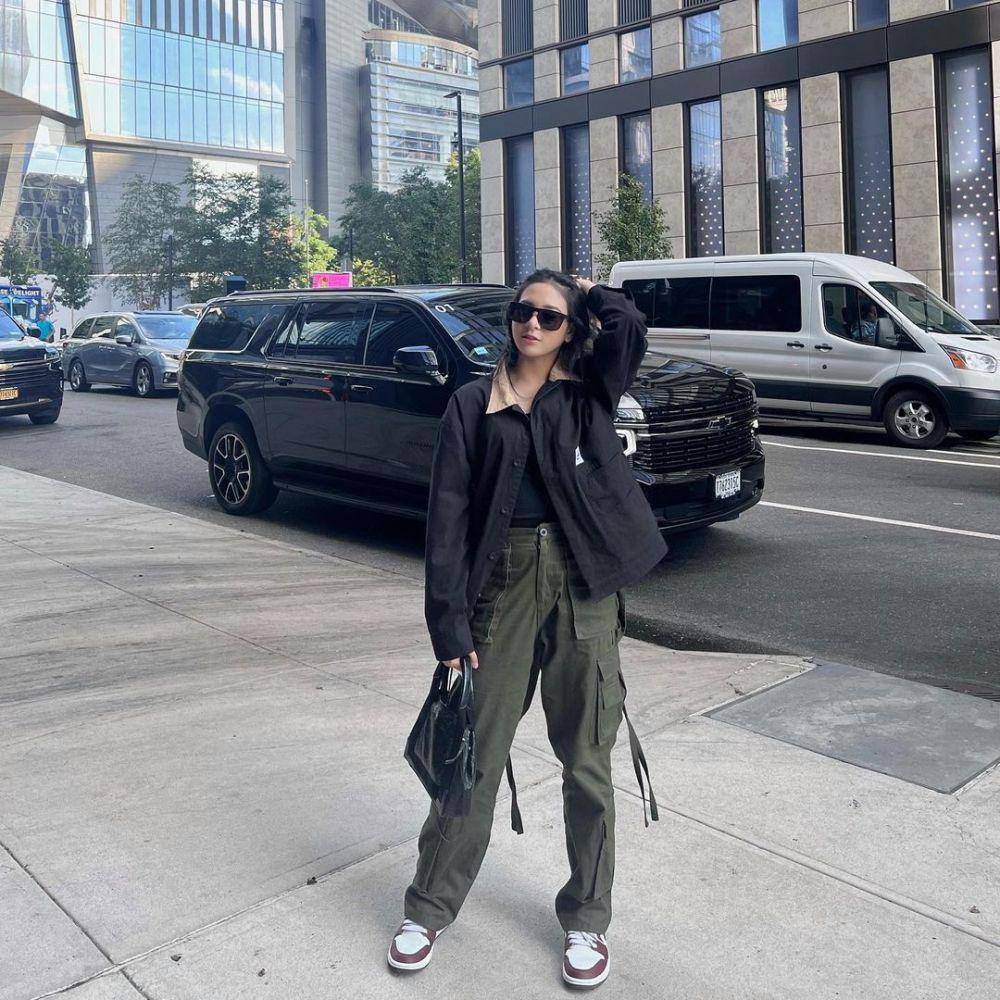 Outfit streatwear Zee JKT48 (instagram.com/jkt48.zee)