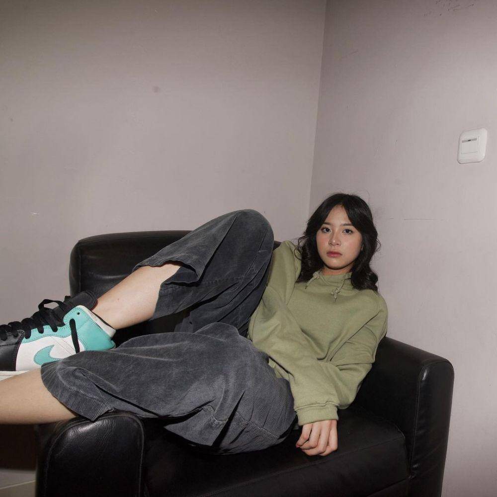 Outfit hoodie Zee JKT48 (instagram.com/jkt48.zee)
