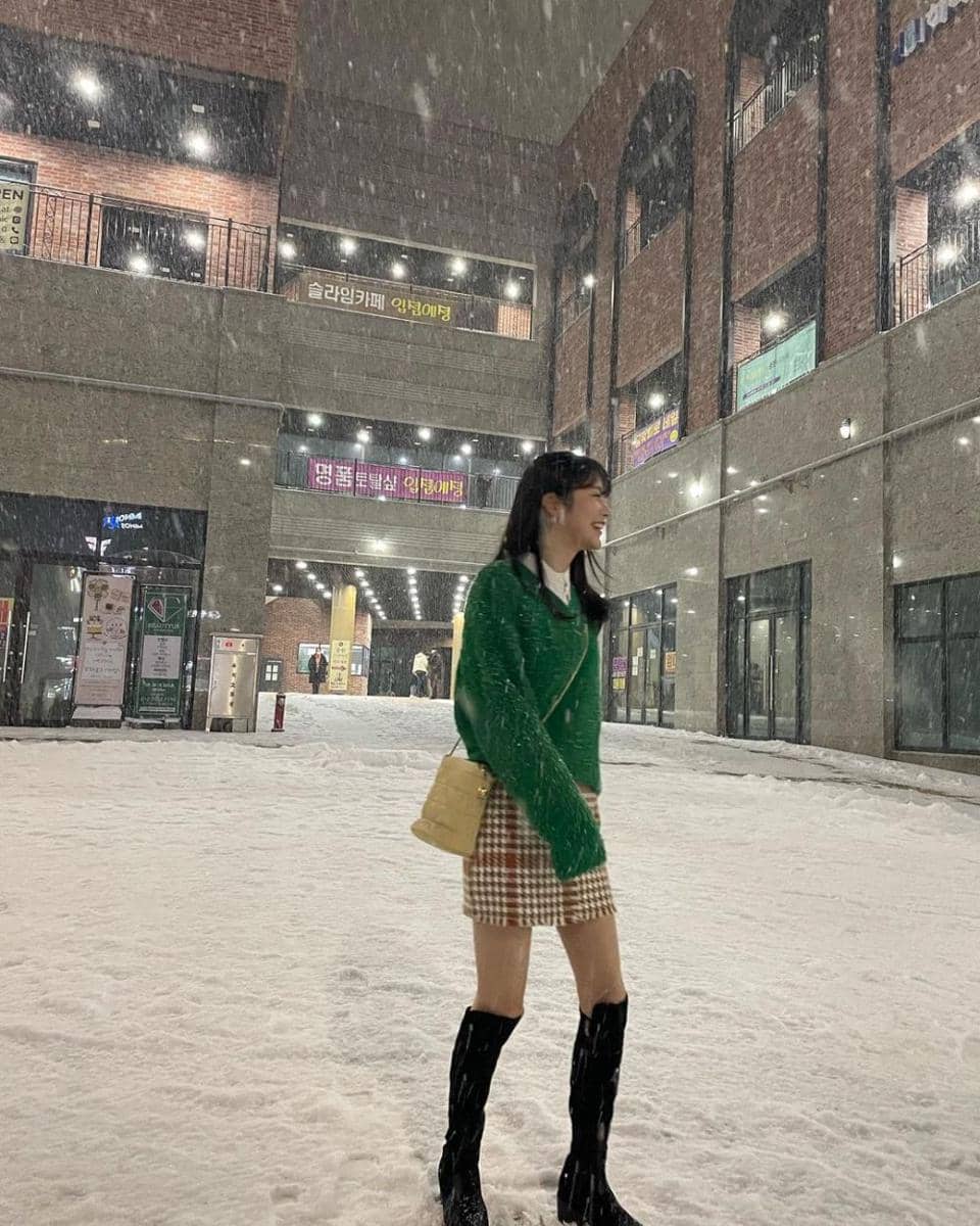 OOTD ala Shin Ye Eun (instagram.com/ __shinyeeun)