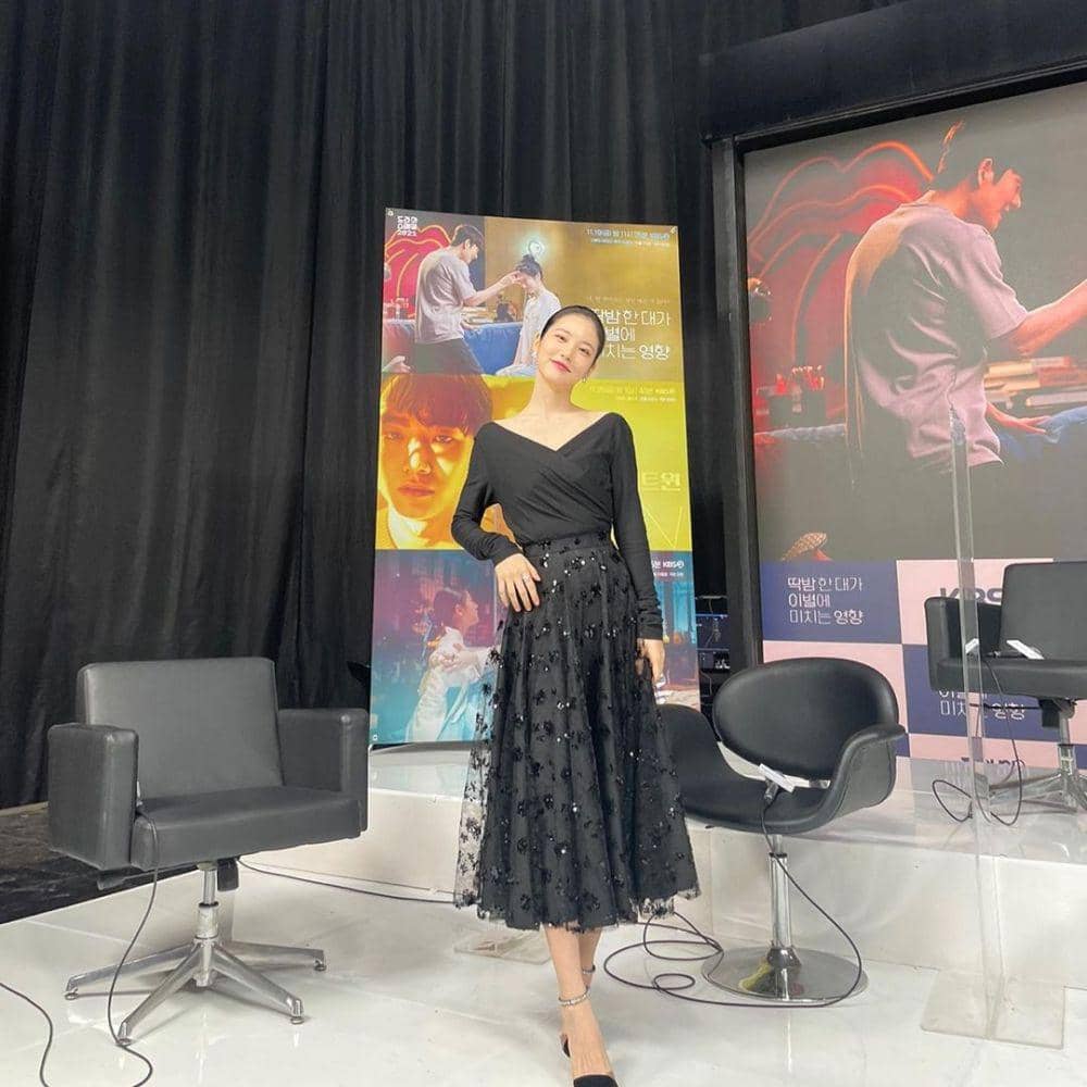 OOTD ala Shin Ye Eun (instagram.com/ __shinyeeun)