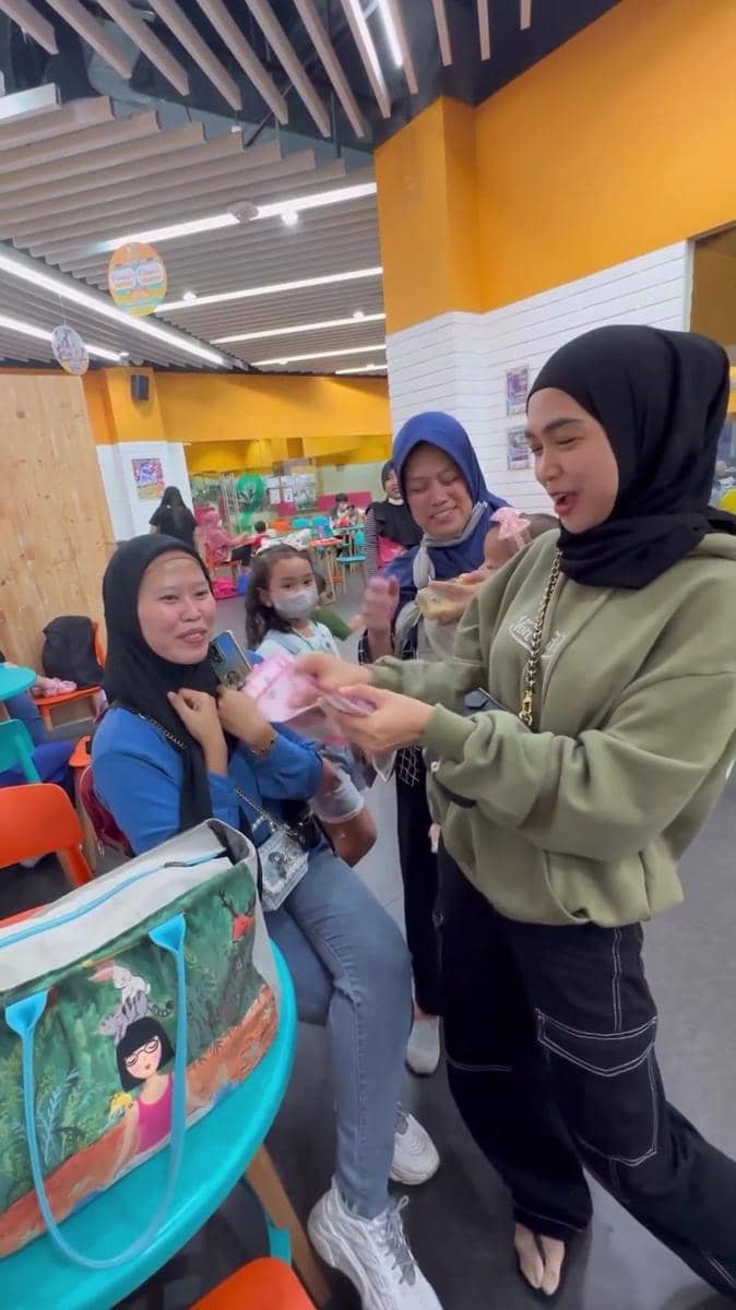 Ria Ricis (instagram.com/riaricis1795)