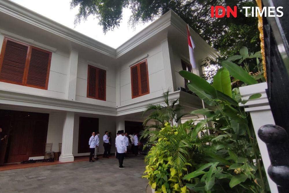 Rombongan Ketum Partai Bulan Bintang (PBB) Yusril Ihza Mahendra dan jajarannya tiba kediaman Ketum Geri Prabowo Subianto (IDN Times/Yosafat Diva Bayu Wisesa)