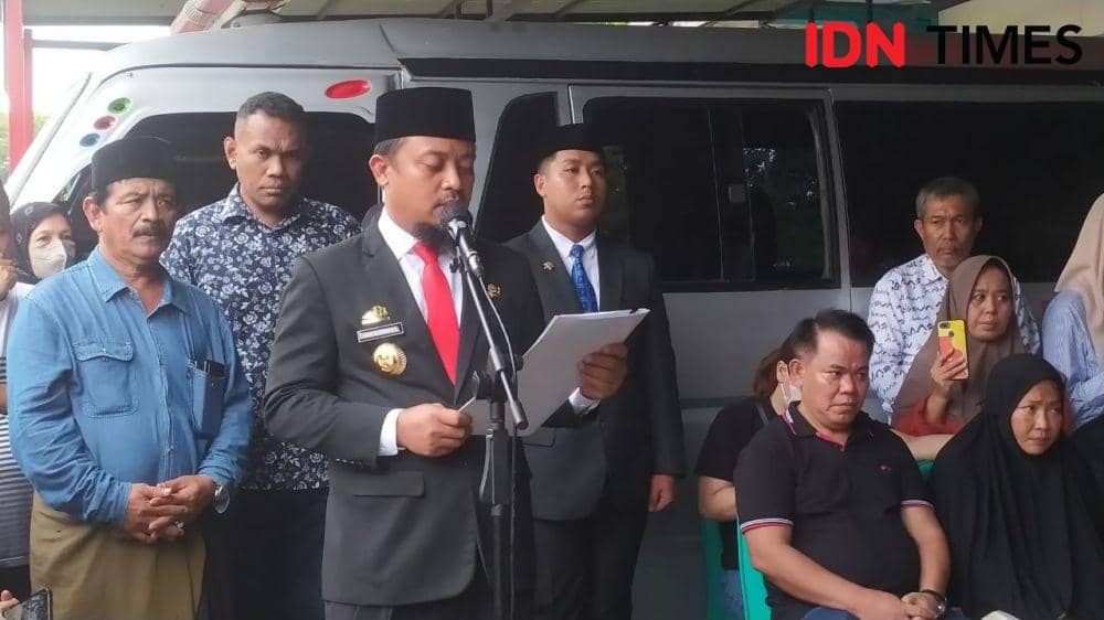 Andi Sudirman Sulaiman saat melepas jenazah Syukur Bijak. IDN Times/Ashrawi Muin