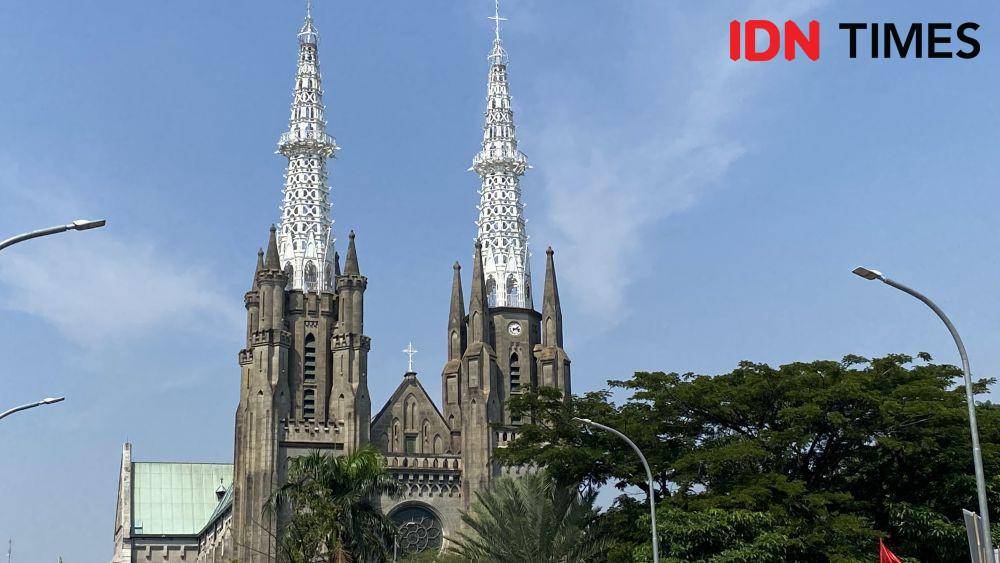 Ilustrasi Gereja Katedral Jakarta. Selama pekan suci gereja menyiapkan 3000 kapasitas kursi. (IDN Times/Amir Faisol)