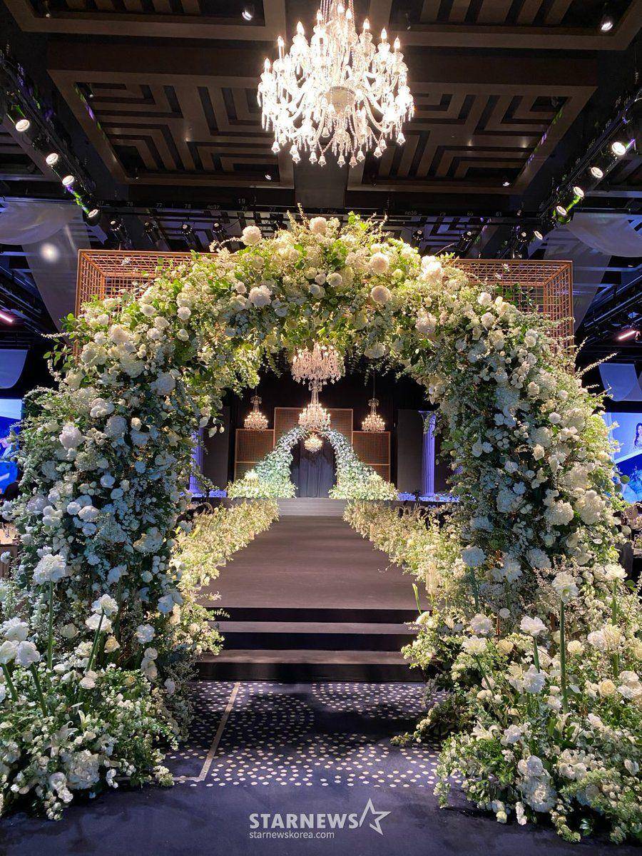 altar pernikahan Lee Seung Gi dan Lee Da In (twitter.com/@Seunggimylove)