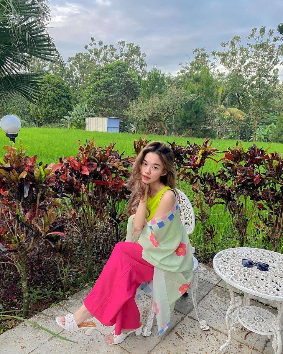 Ummi Quary, pelawak dengan logat Betawi (https://www.instagram.com/ummi_quary/)