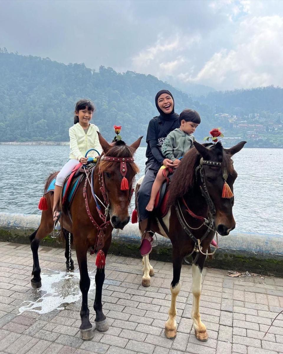 potret Tantri Syalindri dan buah hati (instagram.com/tantrisyalindri)
