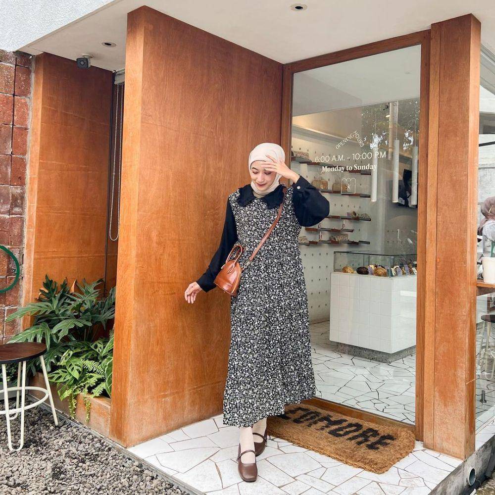 inspirasi outfit motif floral ala Rafika Rahma (instagram.com/rafikarahmaaa)