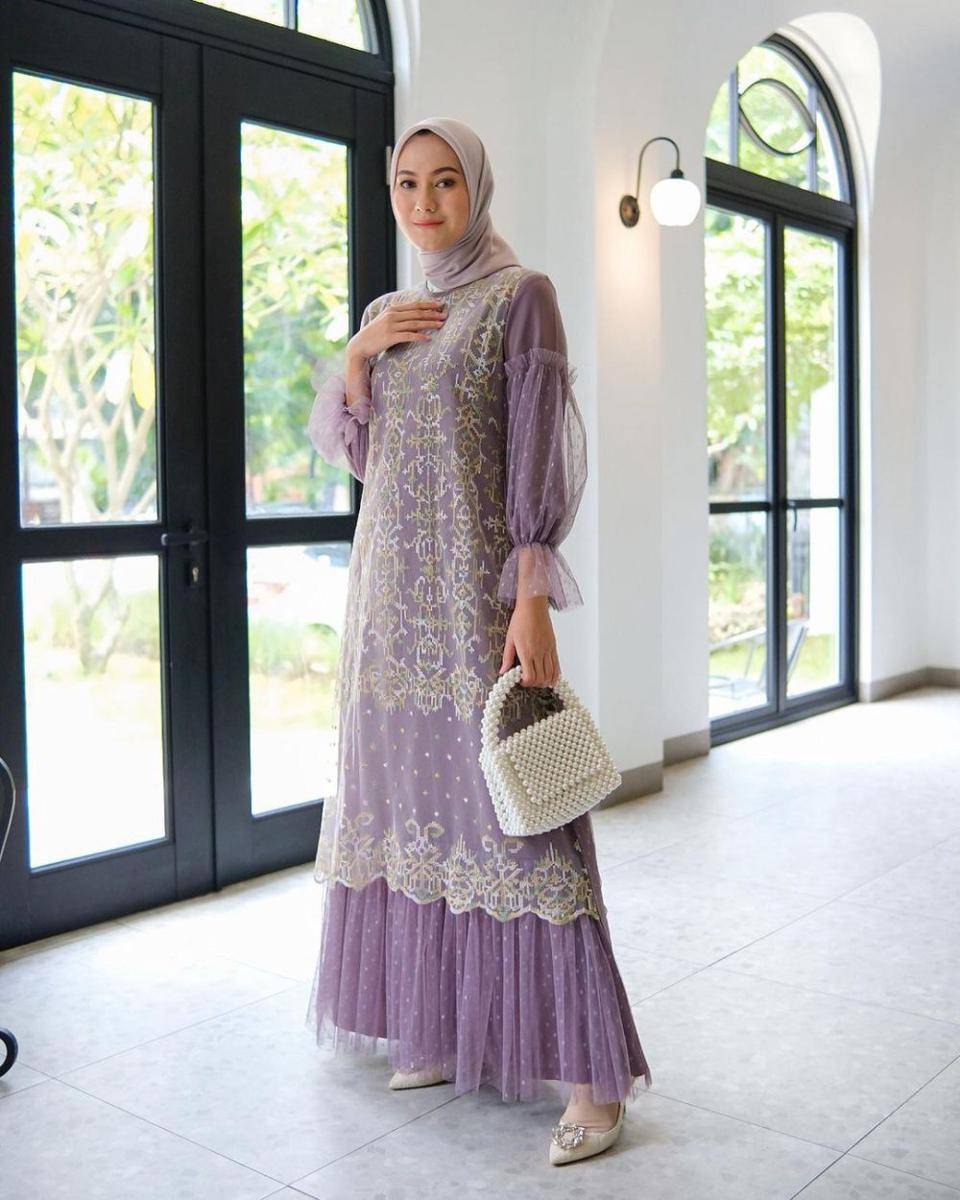 gaya OOTD kondangan ala selebgram hijab (instagram.com/kairissta)