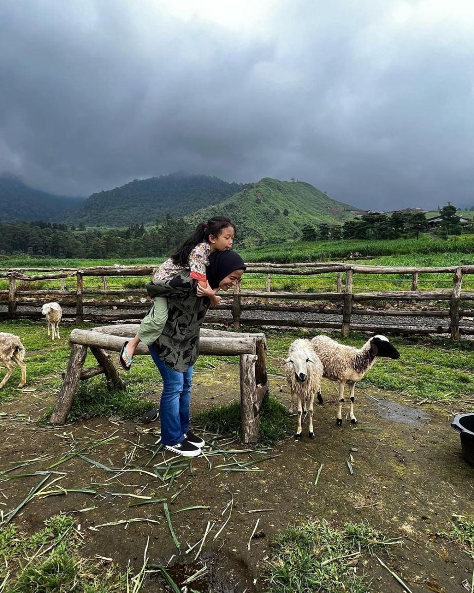 potret Tantri Syalindri dan buah hati (instagram.com/tantrisyalindri)