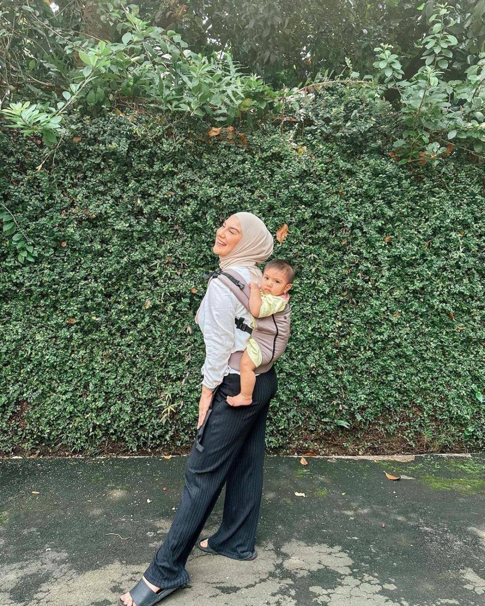 potret Irish Bella dan buah hati (instagram.com/_irishbella_)