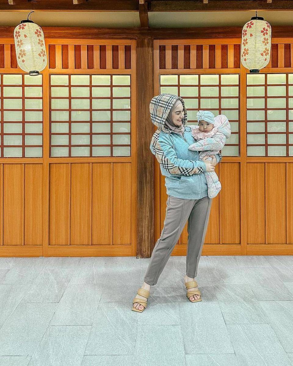 potret Irish Bella dan buah hati (instagram.com/_irishbella_)
