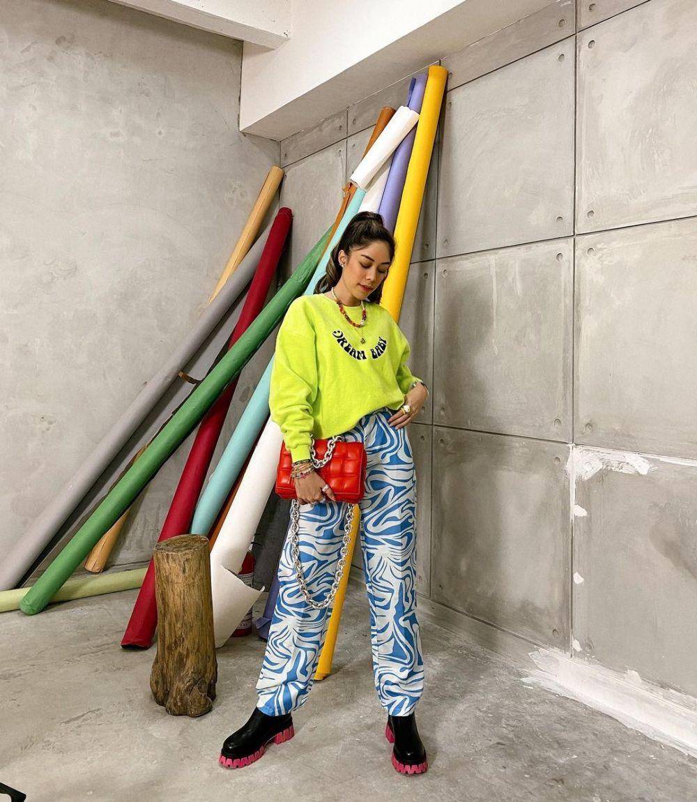 Outfit kasual ala Athena Thalita (instagram.com/athenathalia)