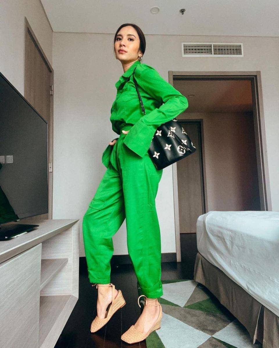 Office look ala Acha Sinaga (instagram.com/achasinaga)