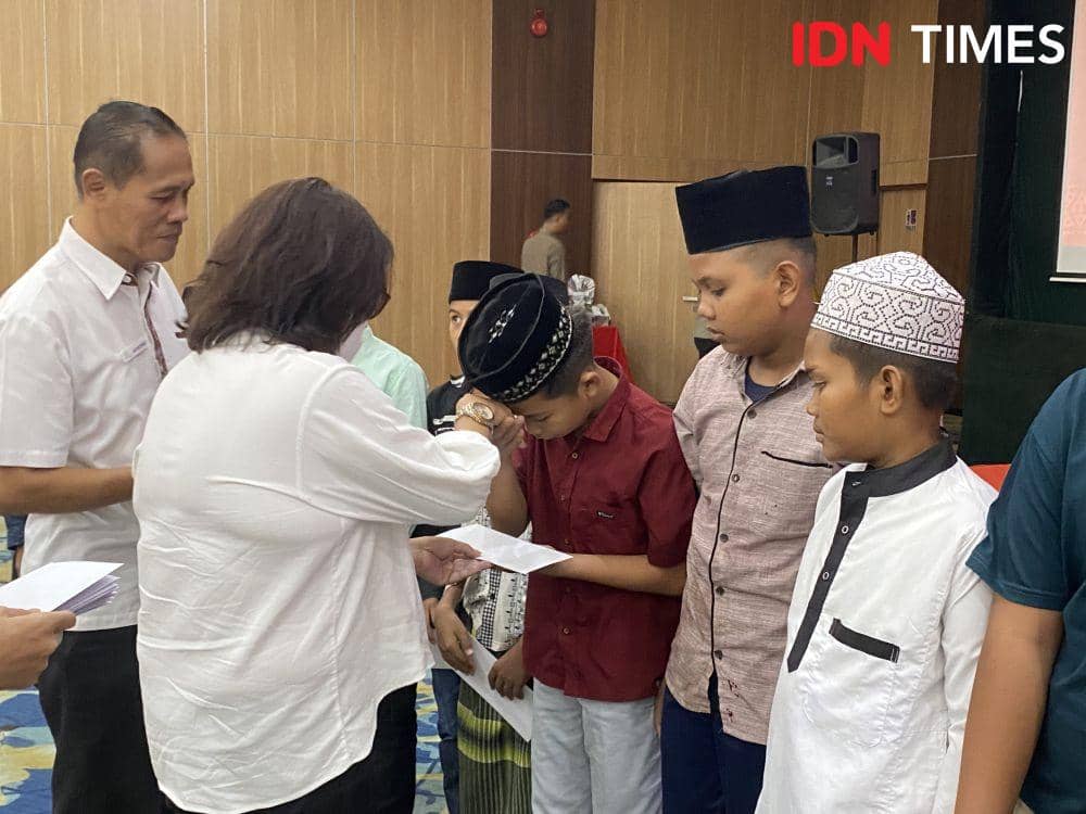 Grand Inna Medan gelar HUT ke-47 tahun bersama anak yatim piatu (IDN Times/Indah Permata Sari)