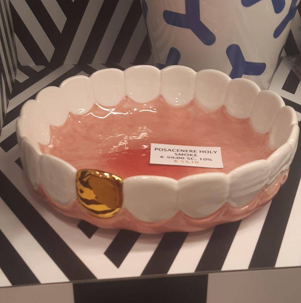 potret desain asbak paling gak jelas (reddit.com/user/giogiogio_UwU_)