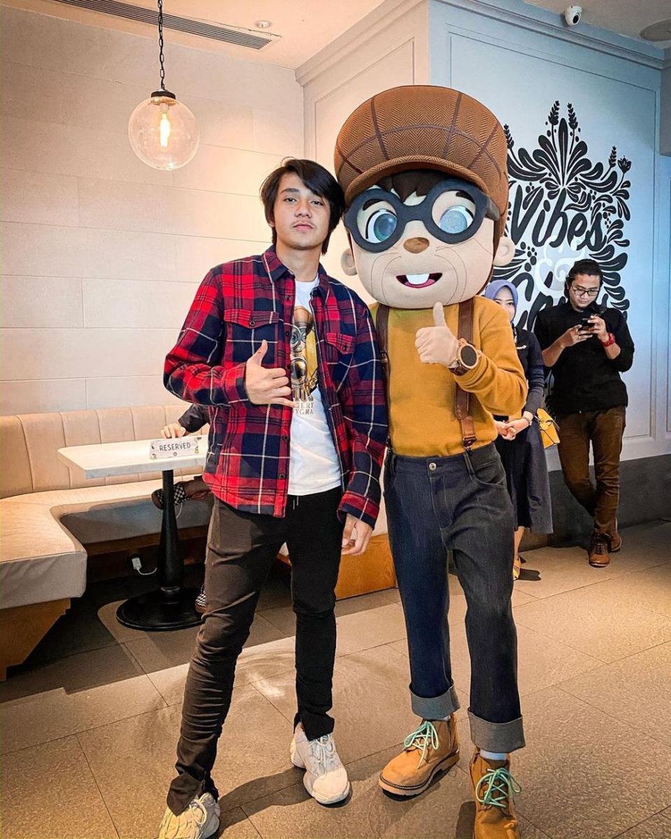 Gaya busana Arbani Yasiz (instagram.com/arbaniyasiz)