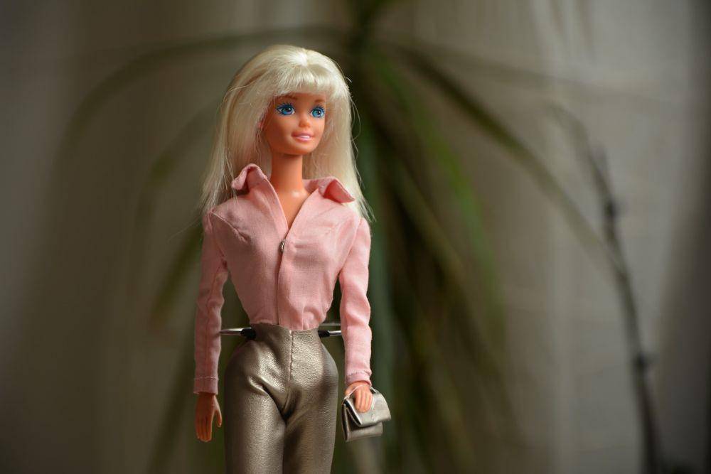 Ilustrasi barbie (unsplash.com/Elena Mishlanova)