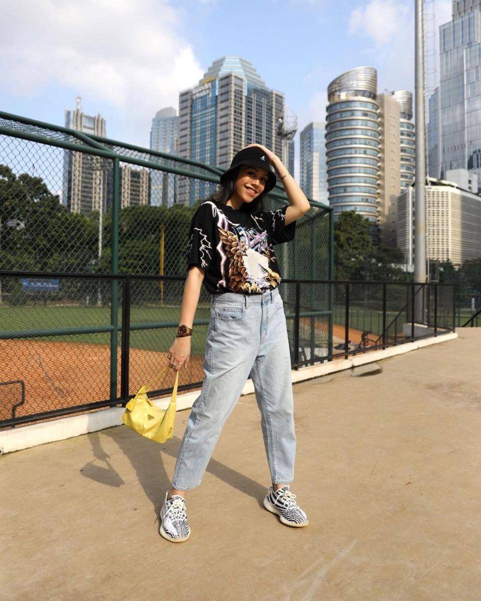 Outfit kasual ala Athena Thalita (instagram.com/athenathalia)